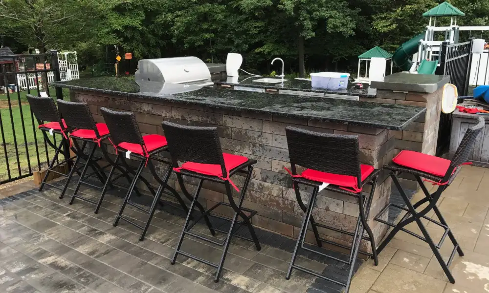How much does an outdoor kitchen cost to build?